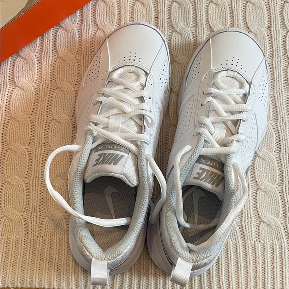 nike t lite xi women's white